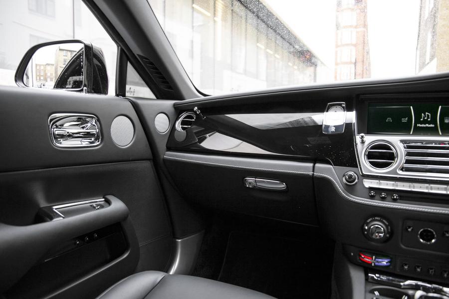 Интерьер Rolls-Royce Wraith by ONYX Concept 2019 года  (фото 14 из 36)